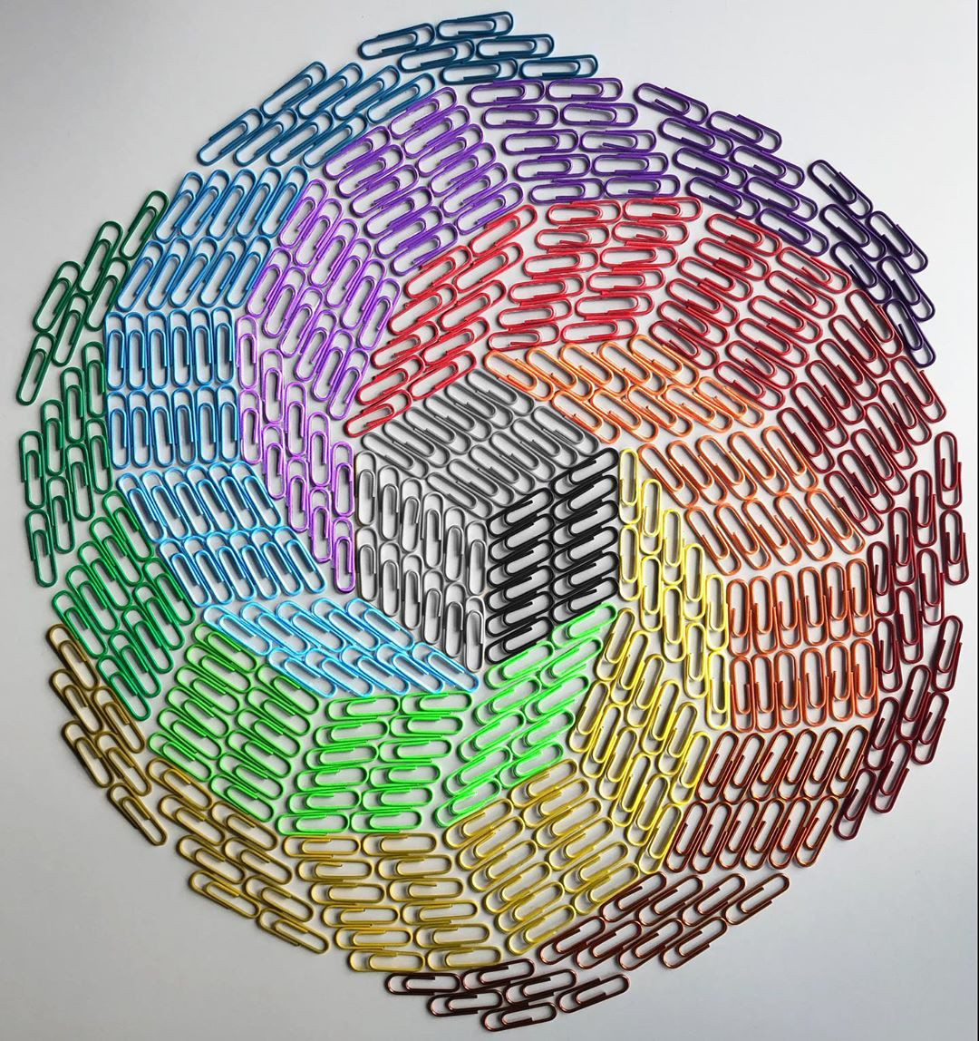 Разноцветные аккуратные композиции от Адама Хиллмана