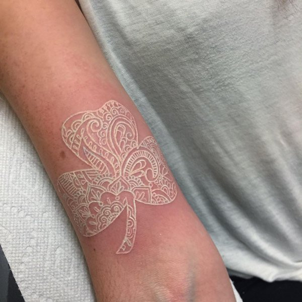 Татуировки белыми чернилами