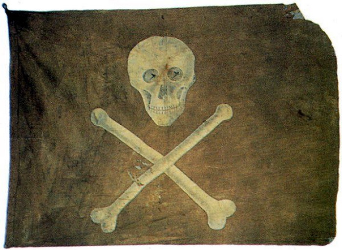 Что изображали пираты на своих флагах в прошлом