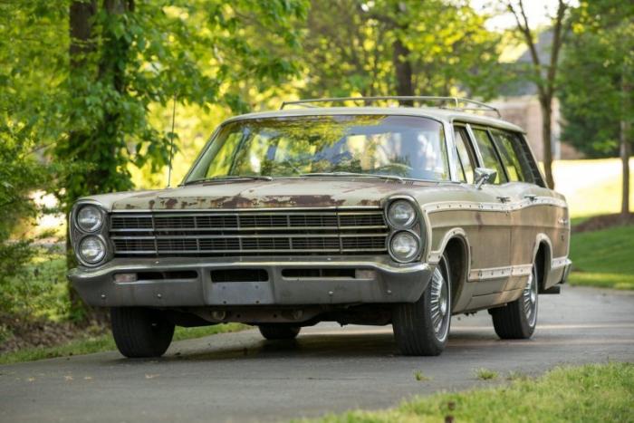 Ford Country Squire 1967 года с двигателем V8