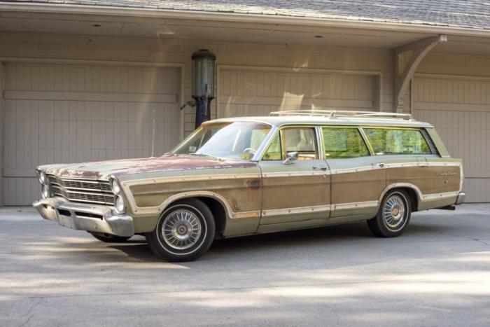Ford Country Squire 1967 года с двигателем V8