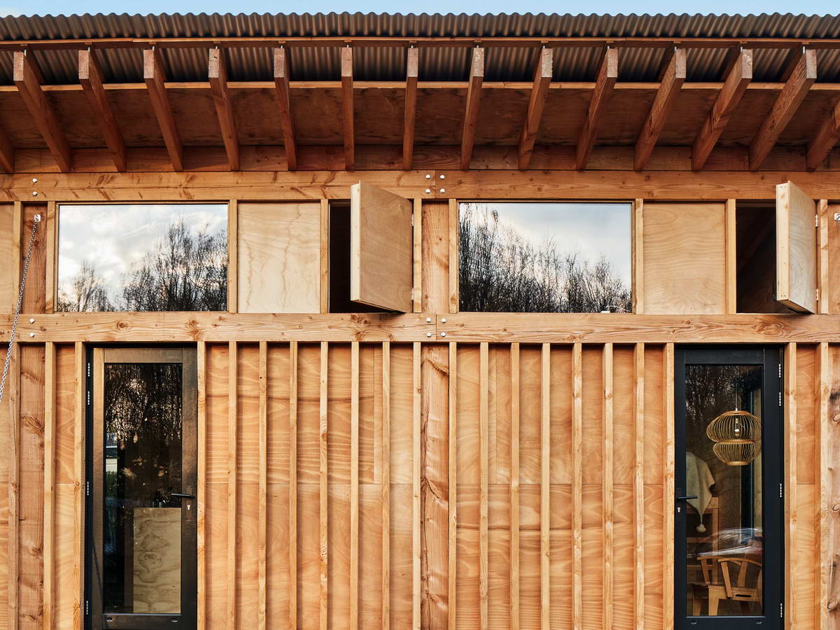 Одноэтажный деревянный дачный домик в Нидерландах Crafted, строительства, также, создать, студия, чтобы, Works, сказал, Дугласа, стали, стропила, крыши, компанией, Джеффрис, Одноэтажный, который, Дренте, домик, расслабляющее, жилой