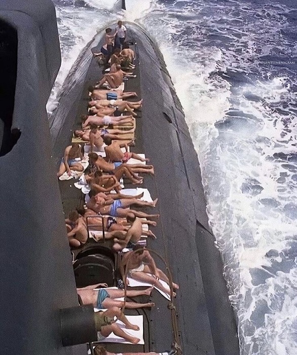 Как отдыхают подводники во время дальних плаваний