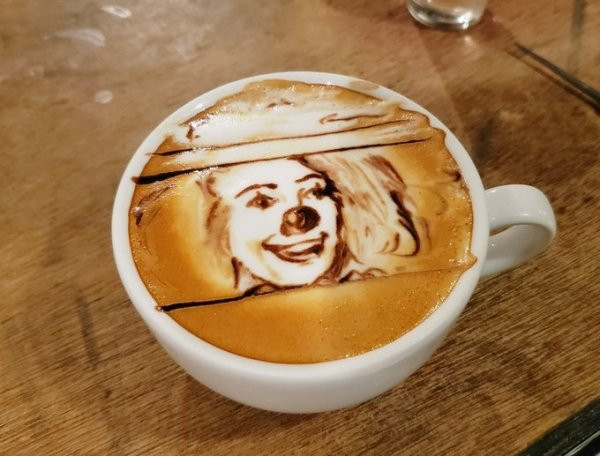 Латте-арт и рисунки на кофе