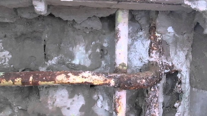 Для чего в советских хрущевках батареи вмуровывали в стены