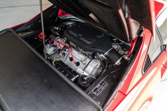 Ferrari 308 GTB Vetroresina с двигателем V8