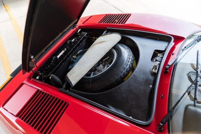 Ferrari 308 GTB Vetroresina с двигателем V8