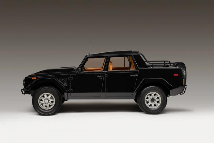 Lamborghini LM002 — самый неполитрокорректный автомобиль в истории