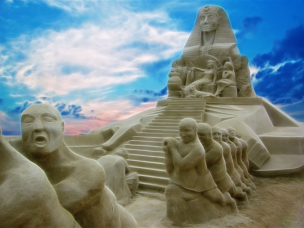 Удивительные песчаные скульптуры из разных мест