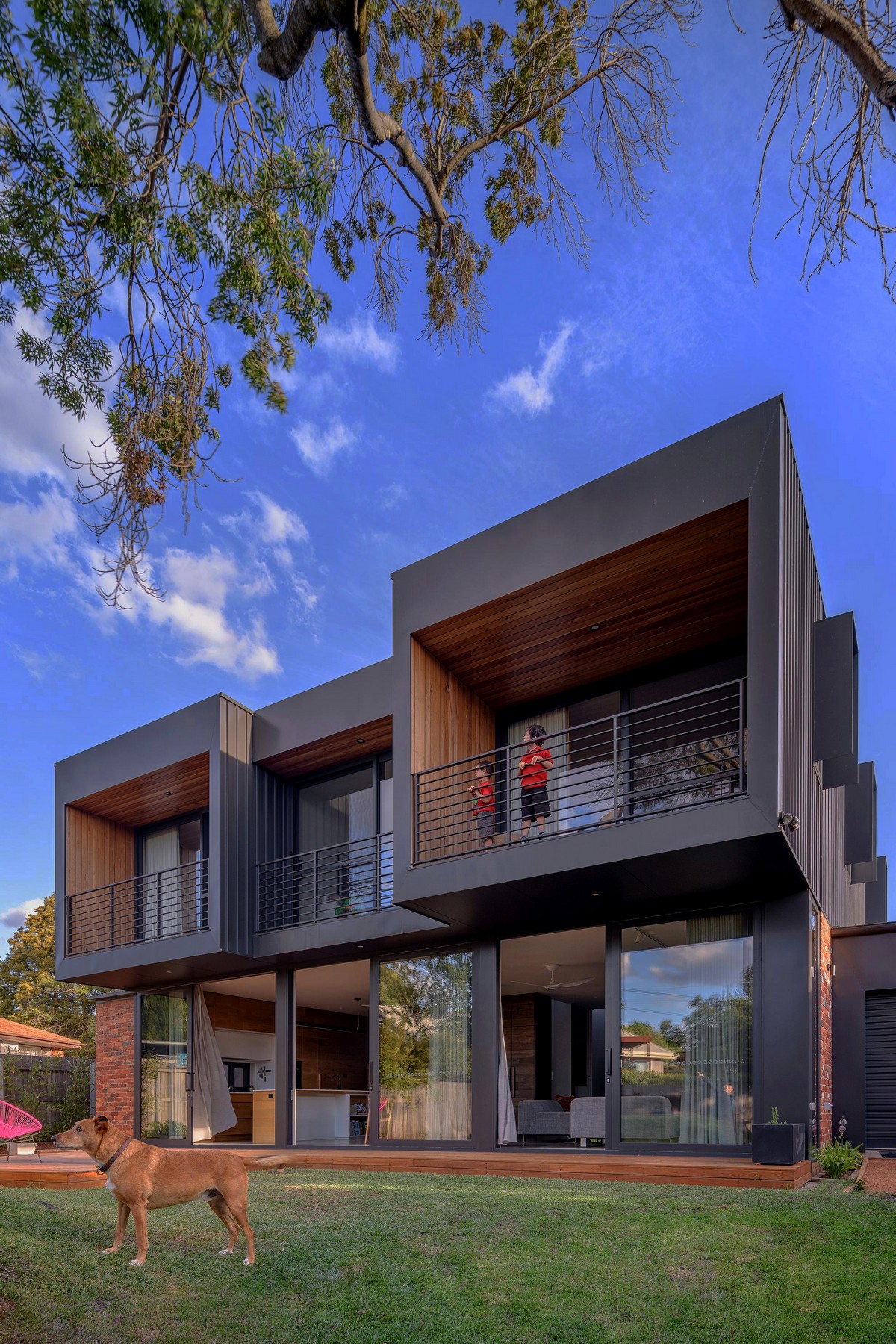 Современный двухэтажный дом в Австралии