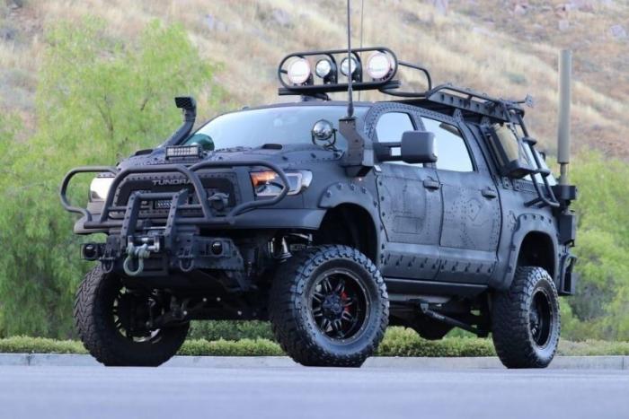 Пикап Toyota Tundra, способный пережить зомби-апокалипсис