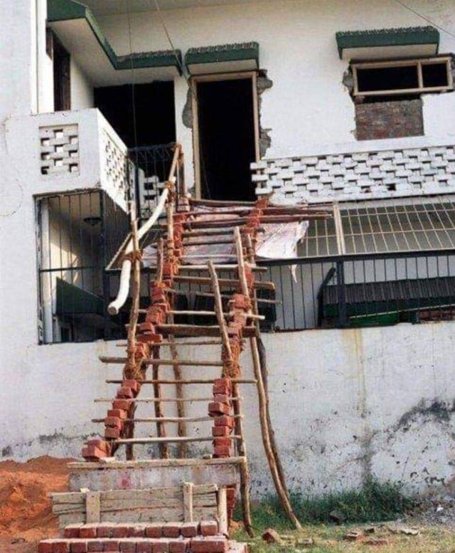 Лестницы, на которых и сам черт ногу сломит