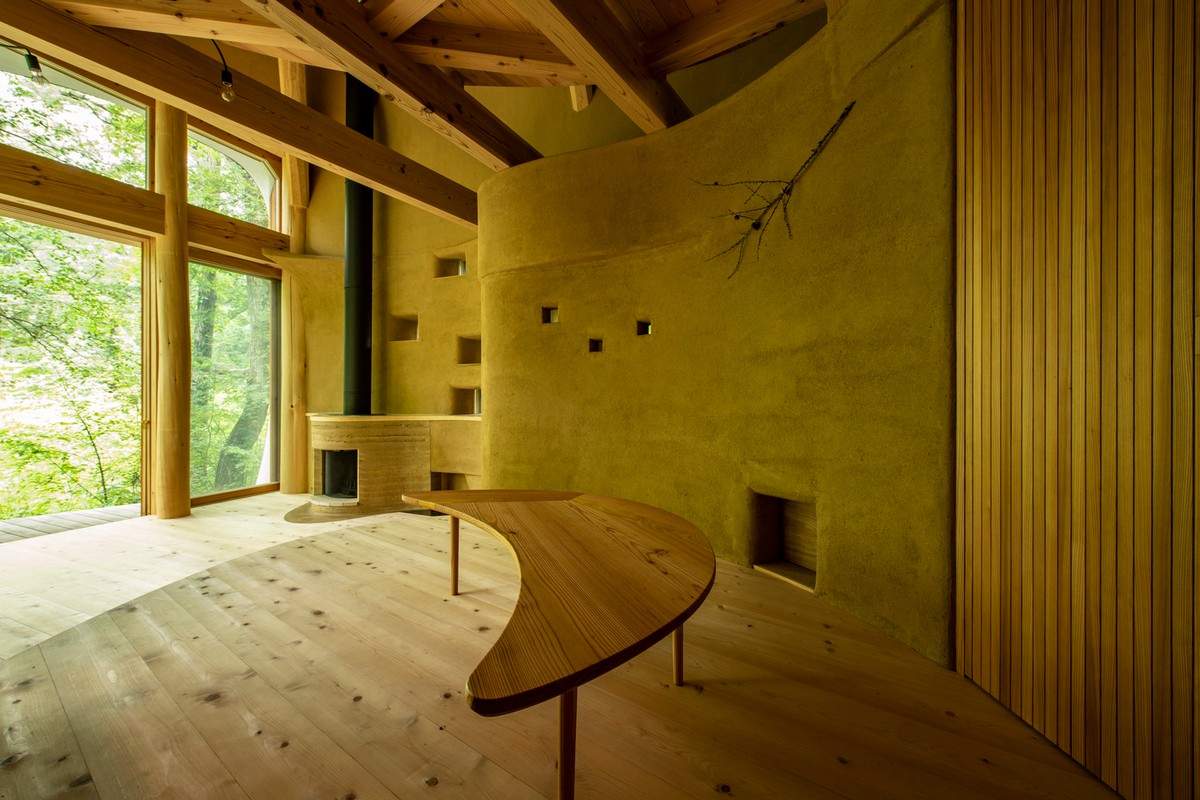 Необычный лесной домик-раковина в Японии Картинки и фото