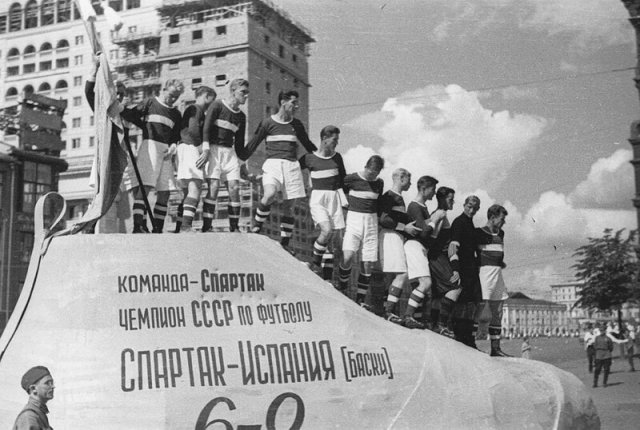 Москва в 1930-е годы на снимках