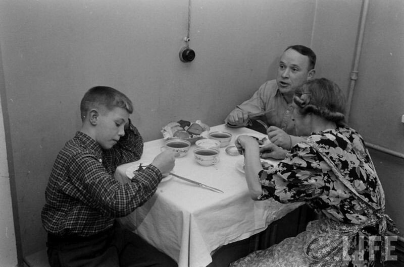 Фоторепортаж о жизни простых советских граждан в 1950-х