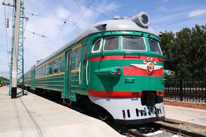 Почему поезда в Советском Союзе красили в зеленый цвет