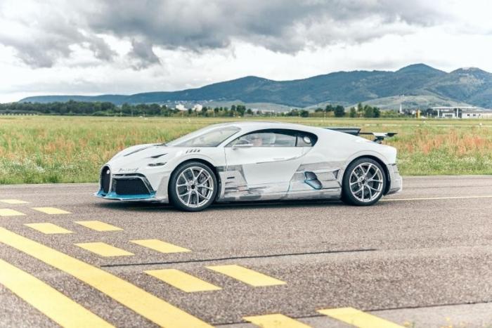Bugatti тестируют новую модель гиперкара перед отгрузкой