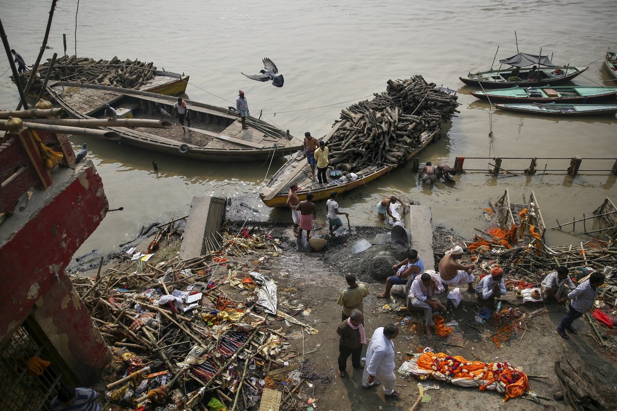 Священная река Ганг в Индии страдает от загрязнений