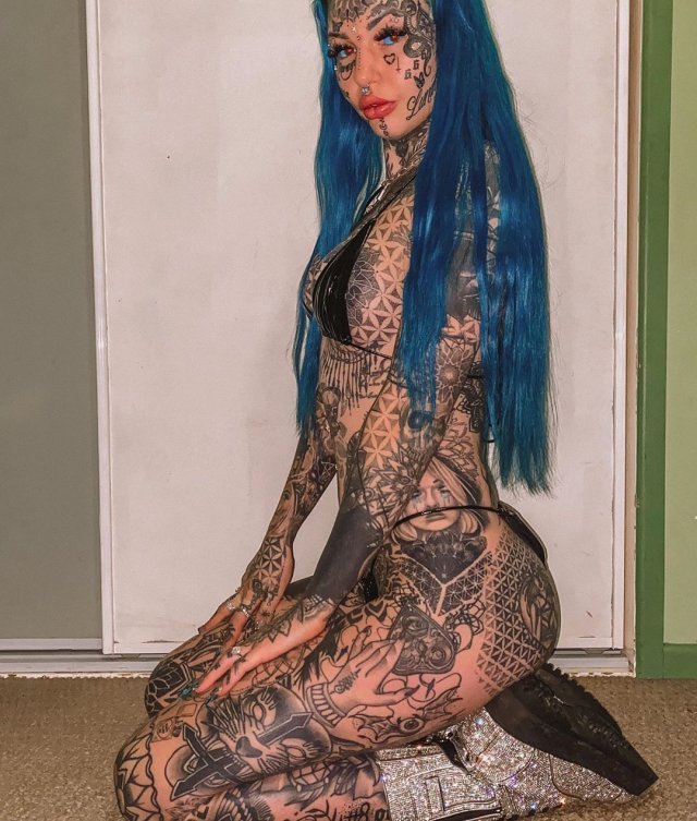 Девушка Эмбер Бриана Люк из Австралии, которая сделала себе 150 татуировок