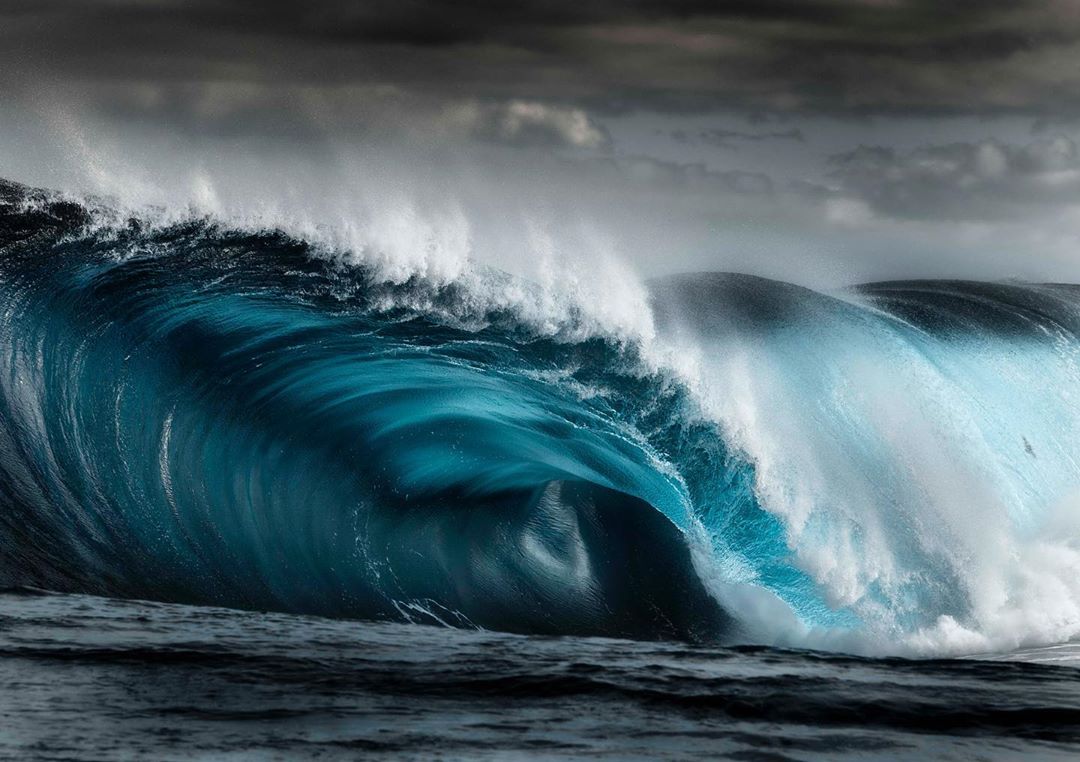 Мощь и красота бушующих волн Австралии на снимках Рена Макганна