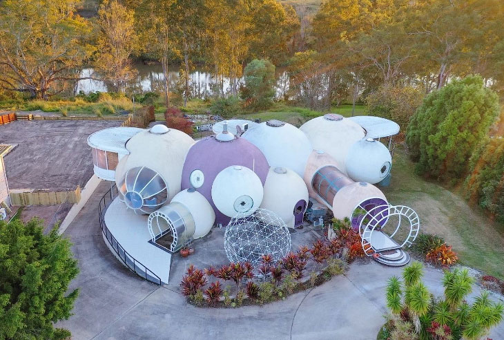 Футуристический дом из пузырей продается в Австралии