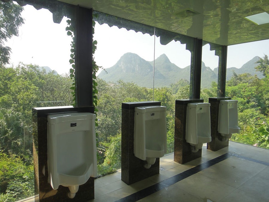 Туалетные комнаты с роскошными видами из разных уголков мира