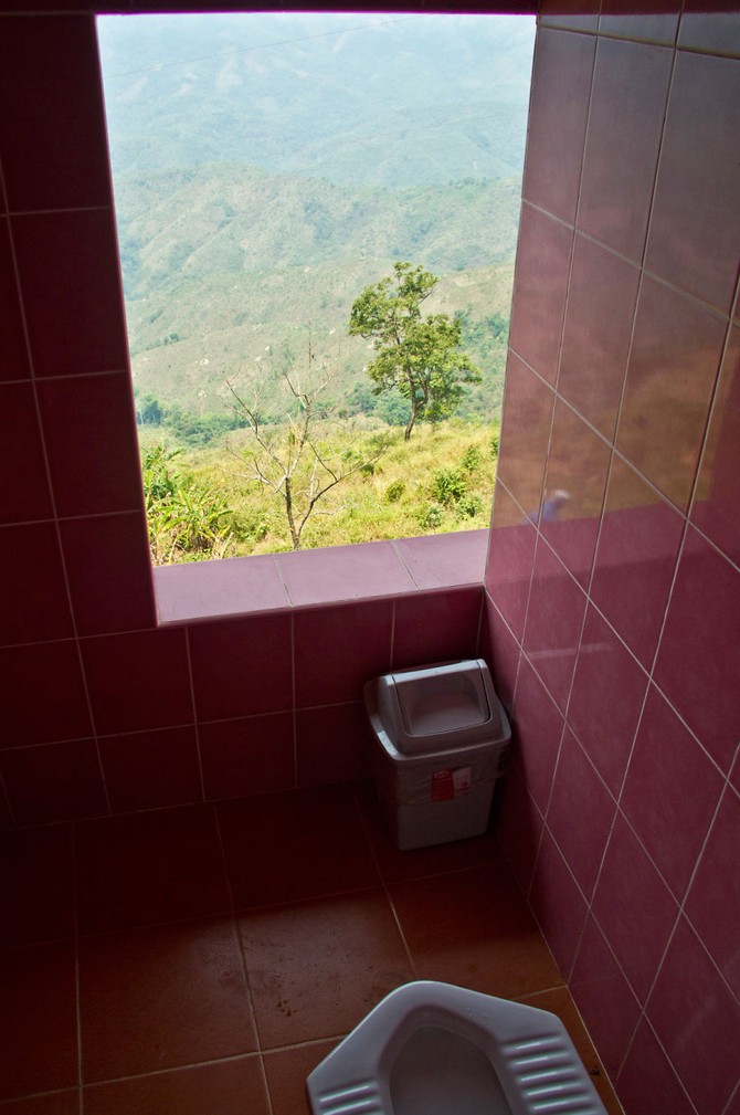 Туалетные комнаты с роскошными видами из разных уголков мира