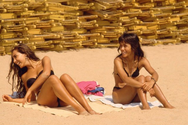 Яркая пляжная жизнь 1980-х годов на снимках