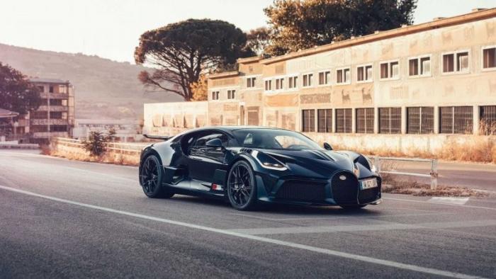 Историческая встреча Bugatti Divo и его старшего брата Type
