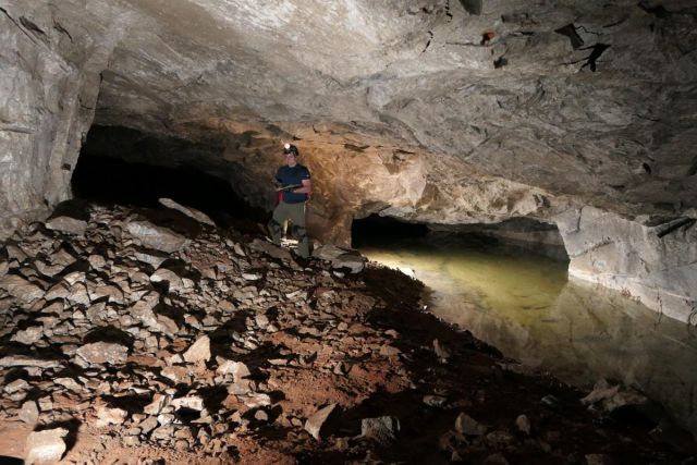 Провал на дороге в Южной Дакоте, под которым оказалась целая система пещер