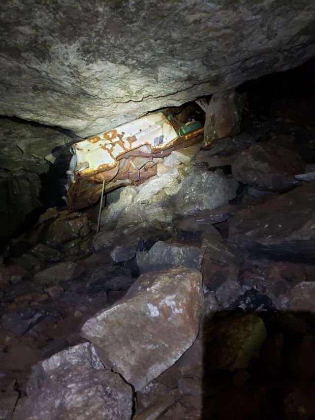 Провал на дороге в Южной Дакоте, под которым оказалась целая система пещер