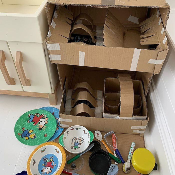 Креативная мать двоих детей делает классные игрушки из картона