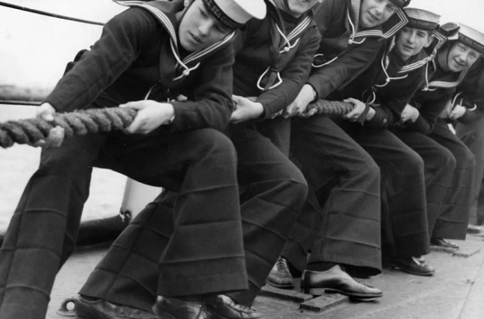 Почему моряки долго носили брюки клеш, а сегодня они вышли из обихода
