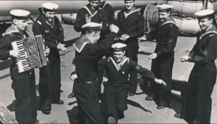 Почему моряки долго носили брюки клеш, а сегодня они вышли из обихода