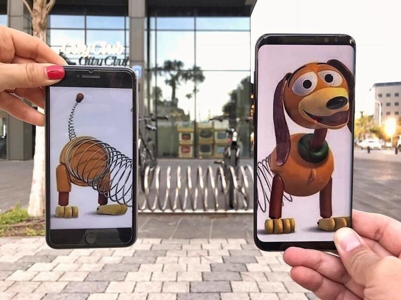 Забавные фотоколлажи, сделанные с помощью двух смартфонов