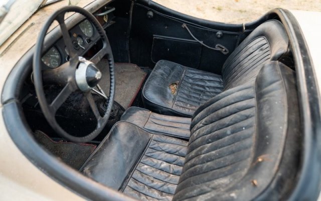 Jaguar XK120 1954 года несколько десятилетий пылился в гараже