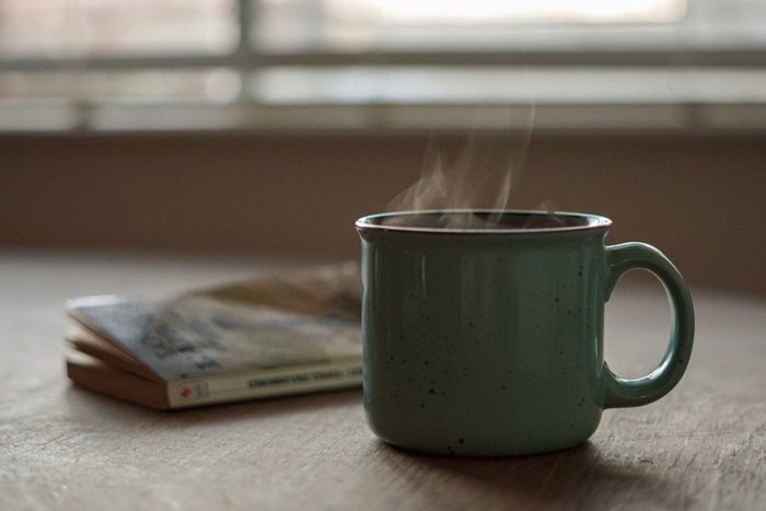 Почему от жары горячий чай помогает лучше, чем холодные напитки?