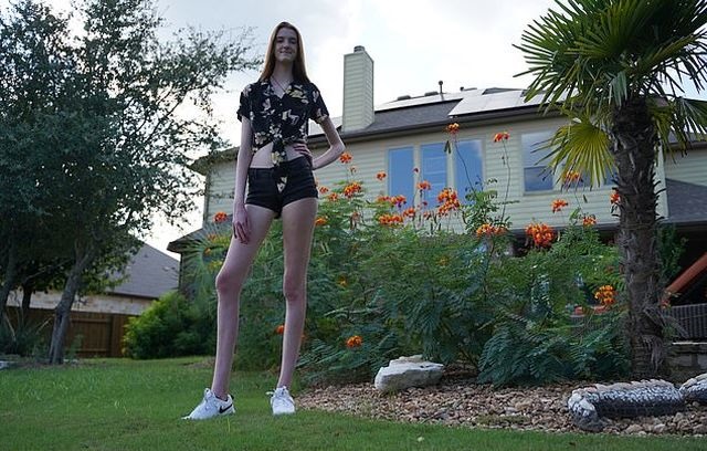 Маки Каррин - девушка с самыми длинными ногами в мире