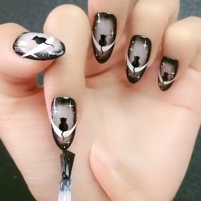 Яркий хэллоуинский дизайн ногтей