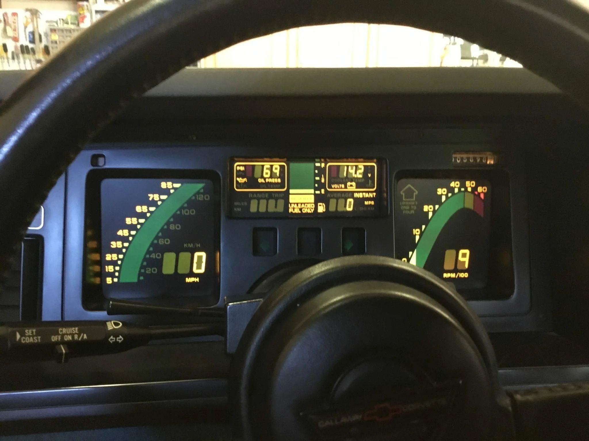 Прокачанный Chevrolet Corvette Callaway Twin Turbo конца 80-х