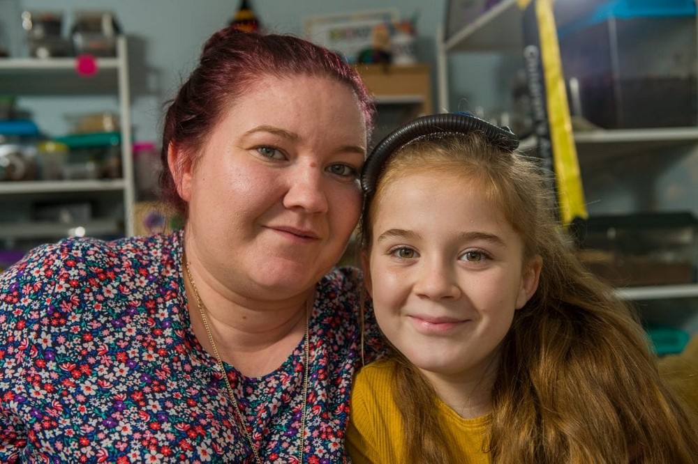 Восьмилетняя девочка из Великобритании делит комнату с полусотней тарантулов