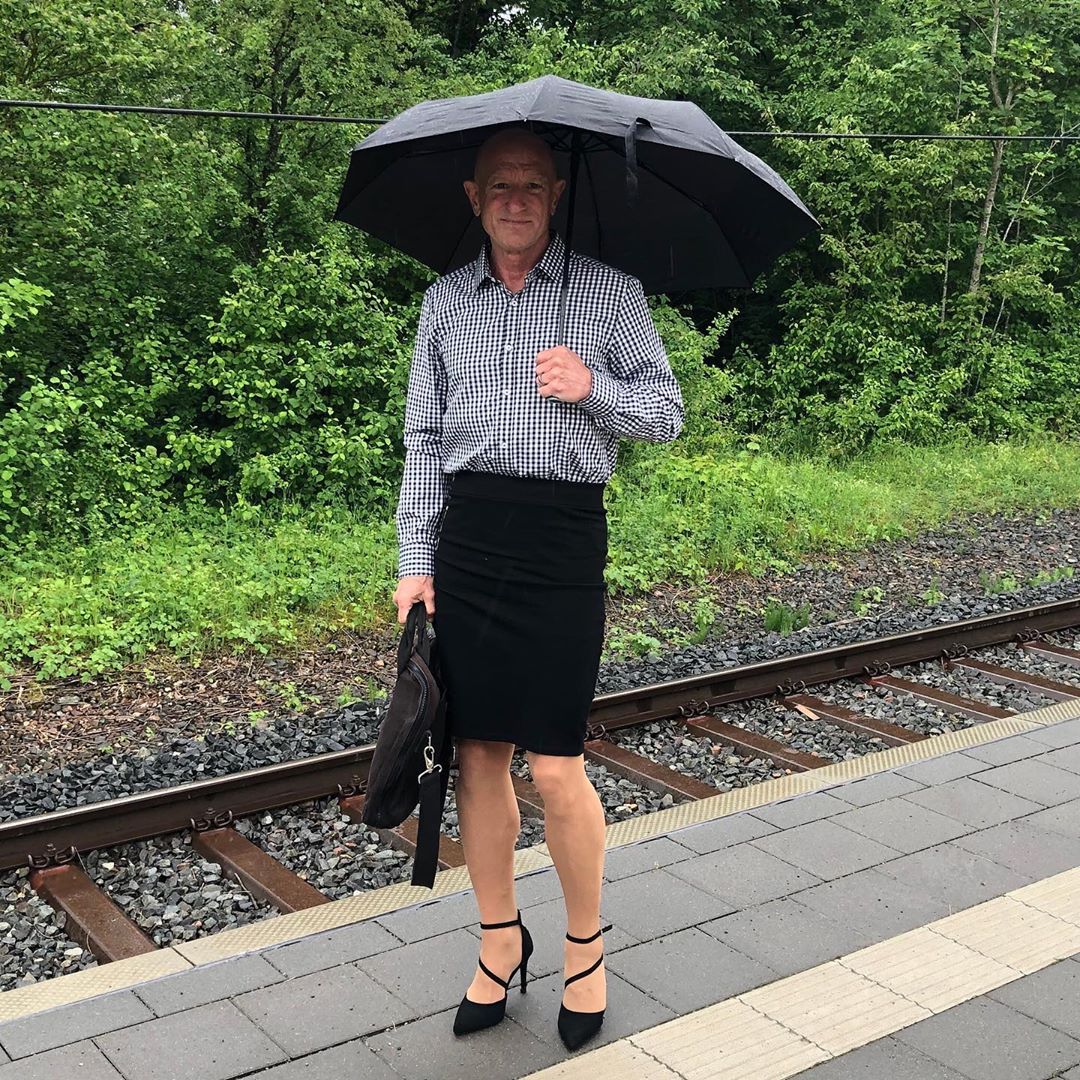 61-летний мужчина, который ходит в женской одежде