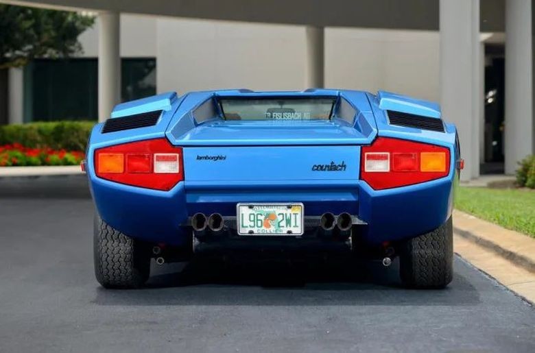 Редкий Lamborghini с перископом на крыше