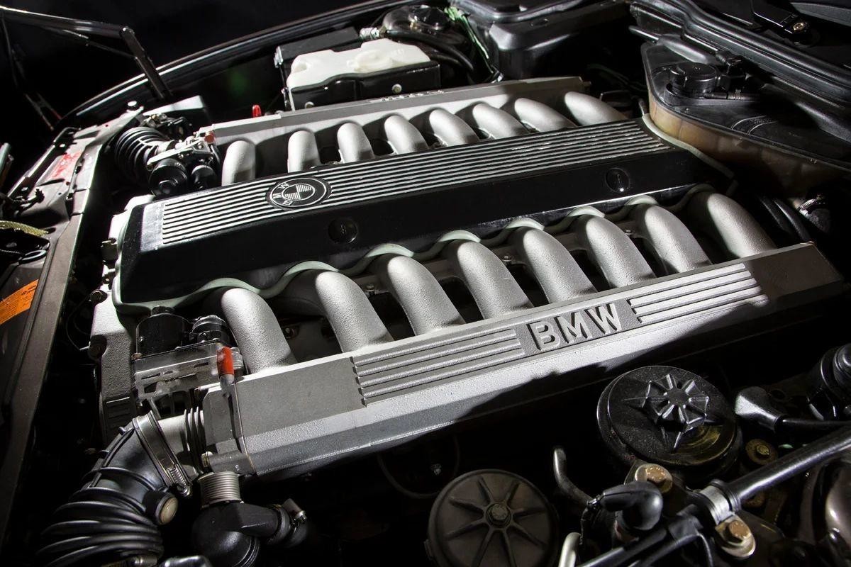 BMW 7-й серии с 16-цилиндровым двигателем