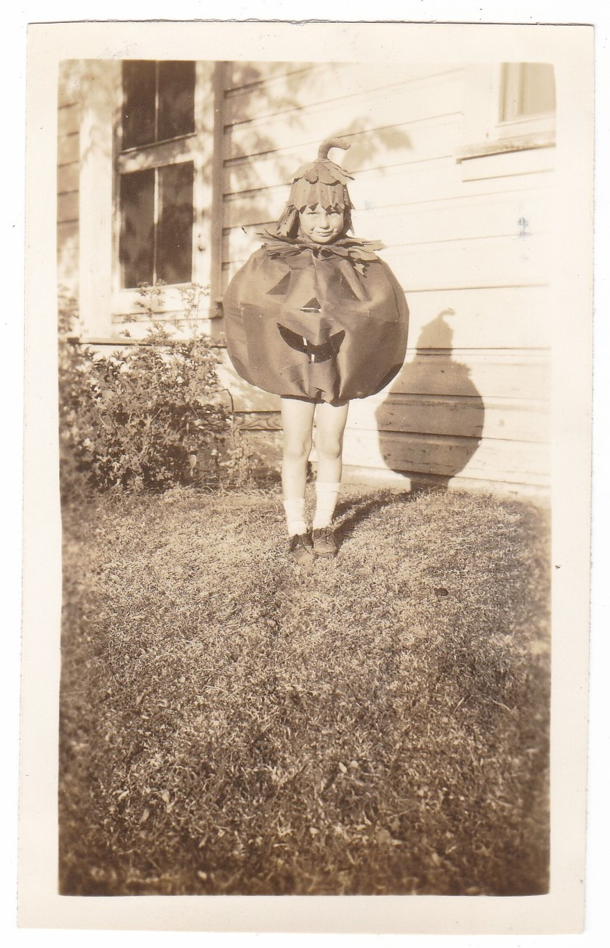 Хэллоуинские костюмы на снимках XX века