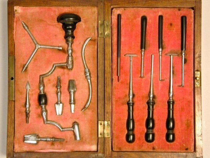 Антикварные медицинские инструменты, от одного вида которых становится плохо