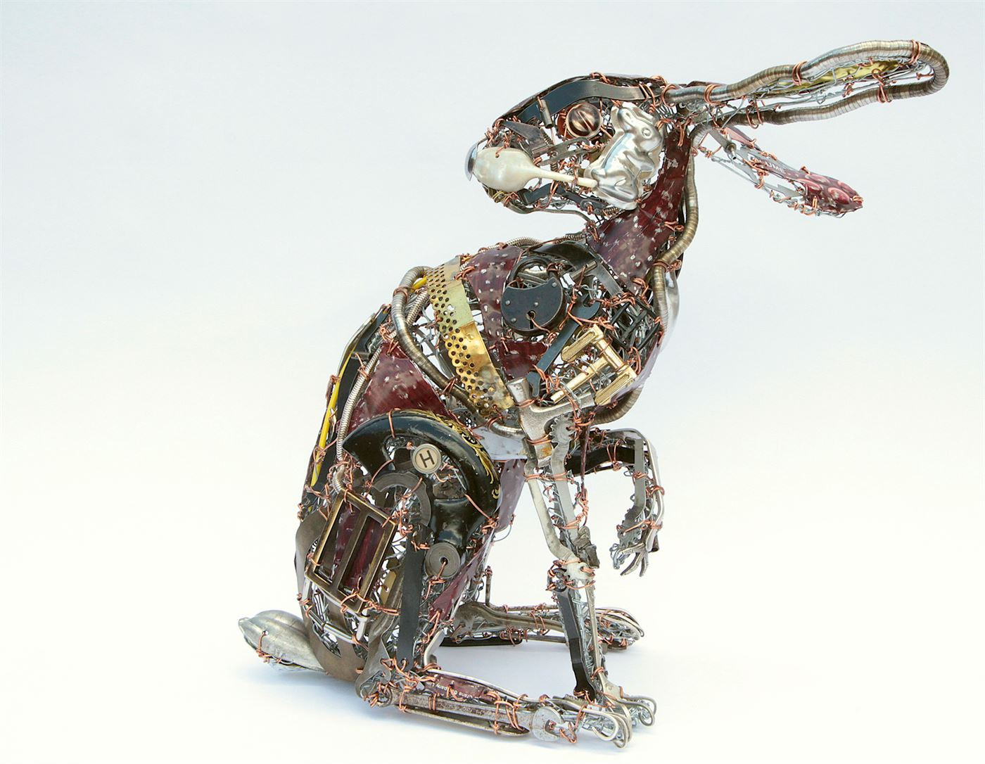 Металлические скульптуры животных из отслуживших материалов