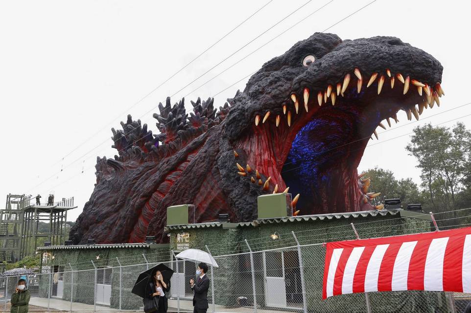 Годзилла в натуральную величину в японском тематическом парке