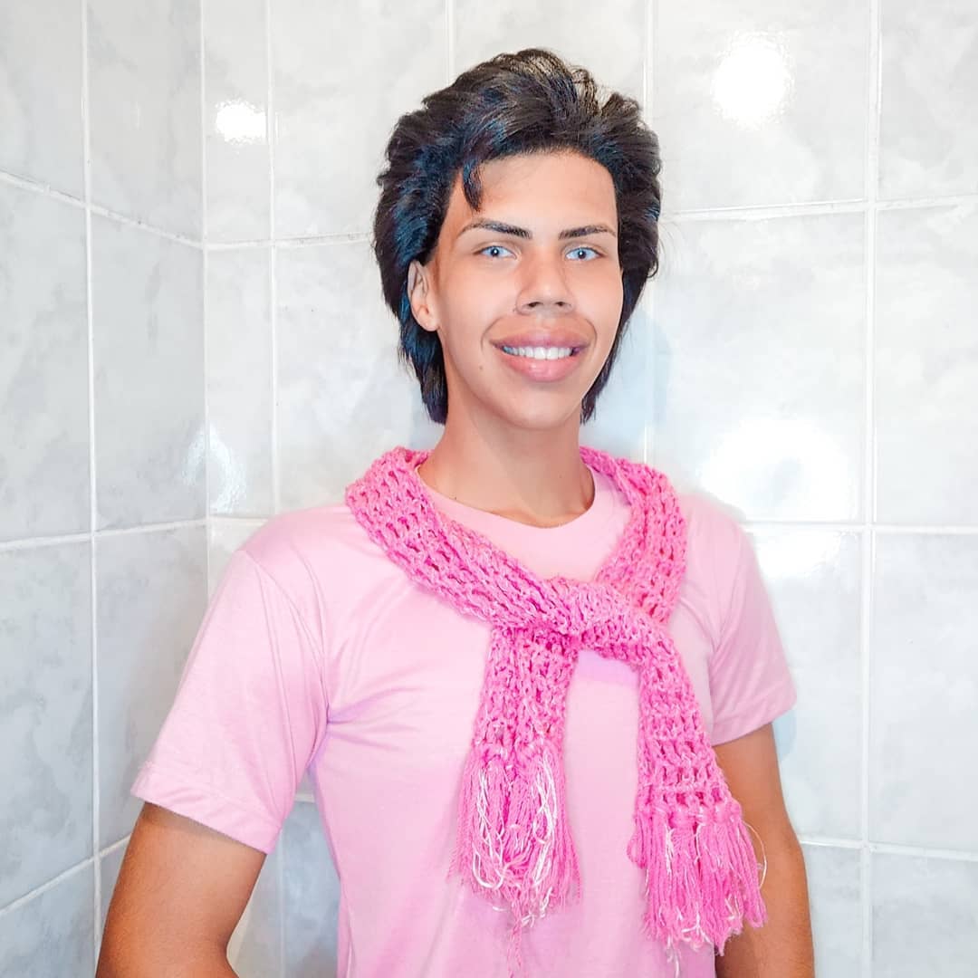 17-летний парень из Бразилии перевоплощается в кукольного Кена