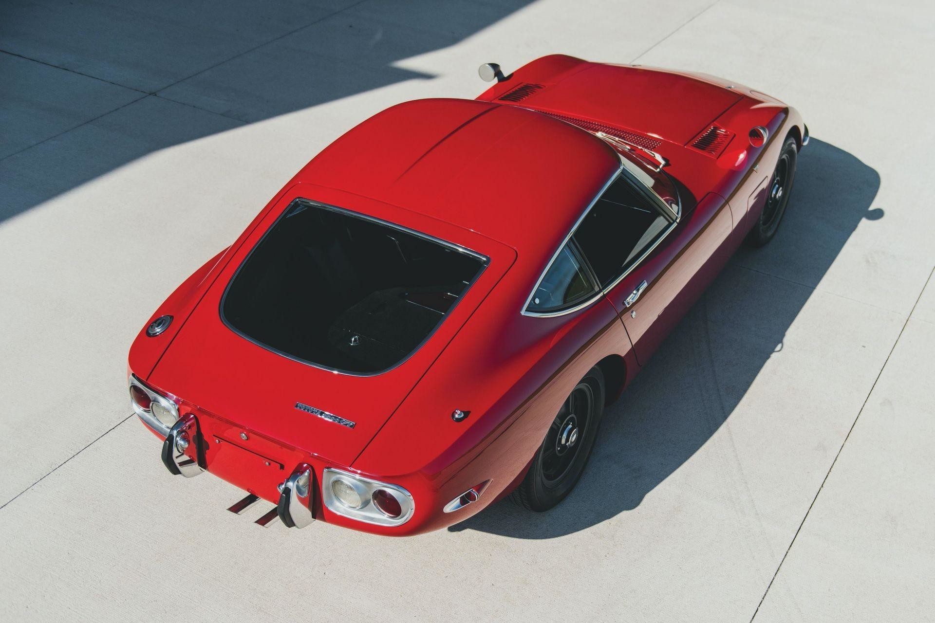 Легендарную Toyota 2000GT 1967 с левым рулем продали на аукционе